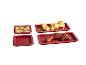 Ensemble de plats rouges avec différents mets.