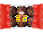 Muffins au chocolat XXL dans un emballage rouge avec motif de cupcake.