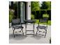 Table de jardin pliante noire et deux chaises sur une terrasse.