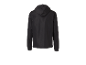 Une veste coupe-vent noire à capuche, vue arrière.