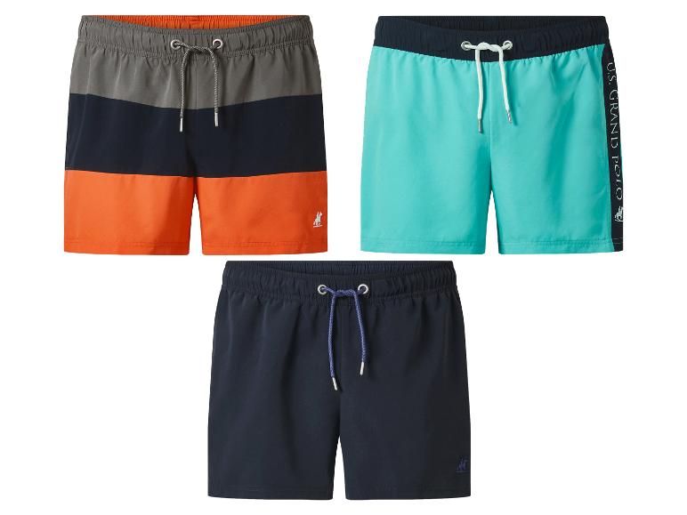 Trois maillots de bain U.S. Grand Polo de différentes couleurs.