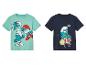 Deux t-shirts Smurfs pour garçons, l'un avec une batterie et l'autre avec différents Schtroumpfs.