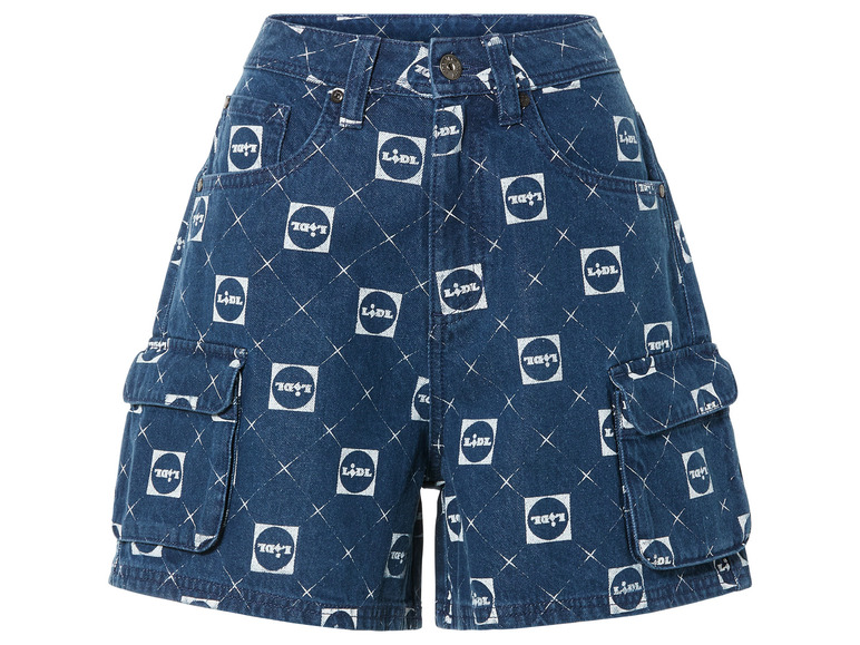 Shorts en jean bleu avec un motif 'Lidl'.