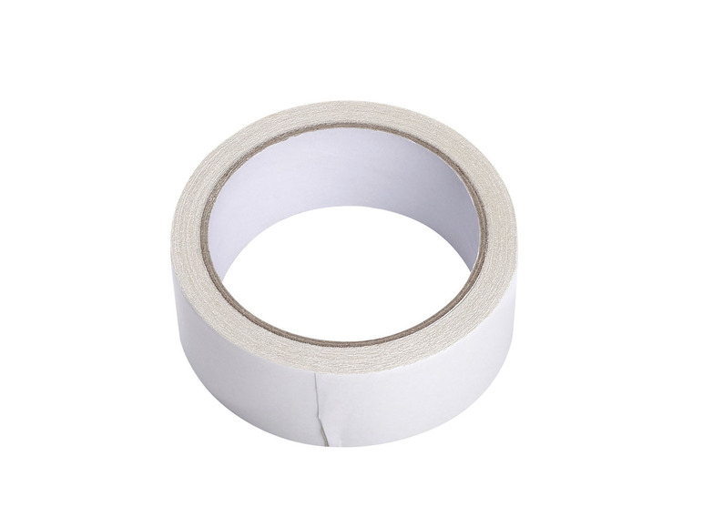 Un rouleau de ruban adhésif blanc pour usage domestique.