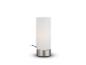 Une lampe de table cylindrique blanche avec une base argentée.