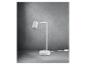 Lampe de table blanche au design simple.