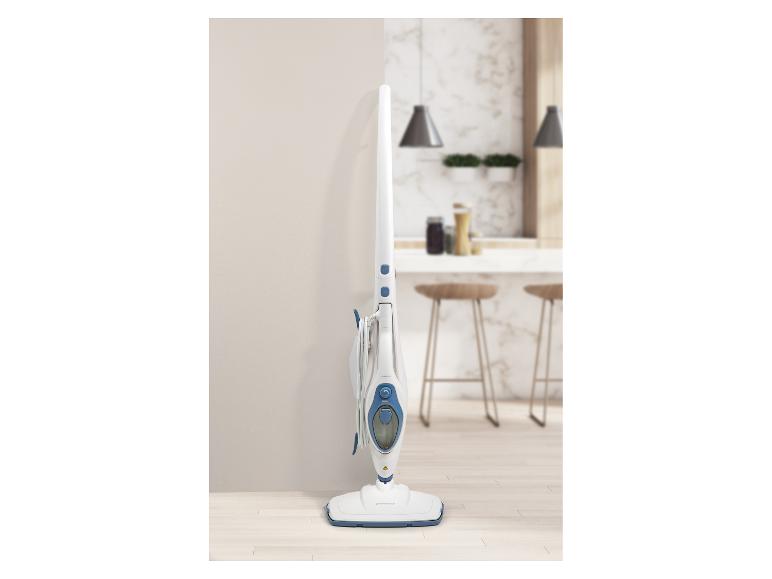 Balai vapeur SilverCrest blanc et bleu dans une cuisine moderne