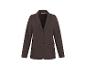 Blazer marron pour femme avec deux boutons et des poches.