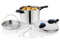 Une cocotte-minute en acier inoxydable avec couvercle, panier vapeur et support.