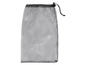 Un sac en filet noir avec un cordon.