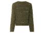 Un pull en maille vert avec un motif ajouré.