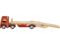 Camion porte-voitures en bois avec rampe abaissable et rayures jaunes.