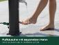 Douche de pieds avec robinet séparé, idéale pour le nettoyage avant d'entrer dans la piscine.