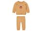 Ensemble bébé beige avec un sweat à motif d'ours et un pantalon assorti.
