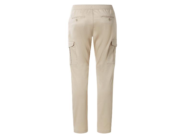 Pantalon cargo beige avec taille élastique et poches latérales, vue arrière.