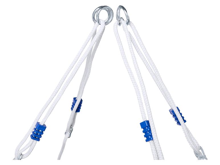 Cordes blanches avec anneaux métalliques et régulateurs bleus pour suspendre