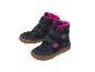 Paire de bottes d'hiver pour enfants bleu marine avec doublure rose et fermetures velcro.