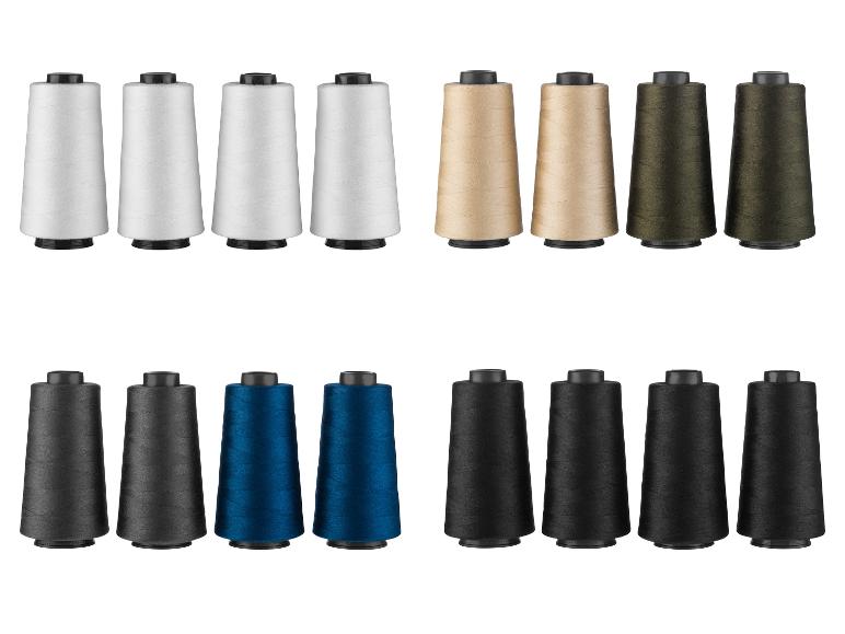 Bobines de fil de différentes couleurs : blanc, beige, vert, noir et bleu marine.