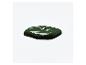 Une tache de peinture vert foncé avec des reflets vert clair sur fond blanc.