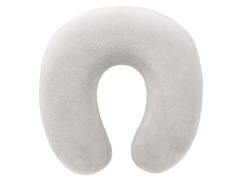 Oreiller de voyage gris clair sur fond blanc