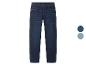 Un jean bleu pour homme.