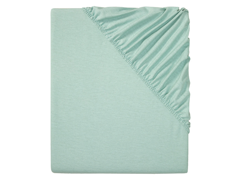 Un drap housse vert clair.