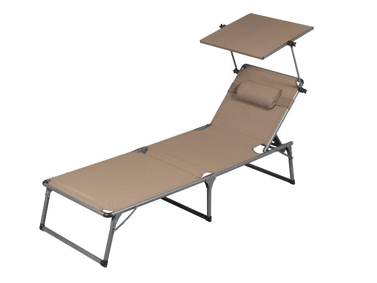 Chaise longue beige avec dossier réglable et pare-soleil.