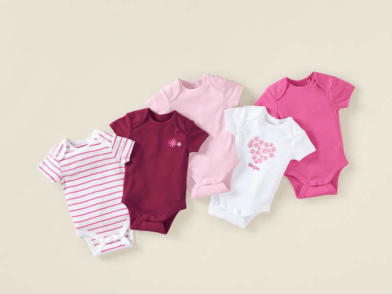 Bodys bébé de différentes couleurs avec des rayures et des imprimés floraux