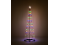 Sapin de Noël LED multicolore avec étoile au sommet, illuminant une pièce sombre.