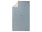 Couette matelassée bleu clair et crème, motif losanges.