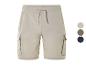 Shorts cargo beige avec cordon de serrage.