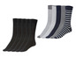 Des chaussettes noires et des chaussettes rayées de différentes couleurs.