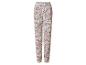 Pantalon femme beige avec motif cachemire rose et bleu.