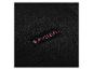 Tissu noir avec un écusson rectangulaire noir affichant le logo SPYDER en rose.