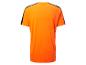 T-shirt orange à manches courtes avec empiècements noirs.