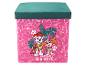 Boîte de rangement rose avec illustrations de chiens héros et couvercle vert.