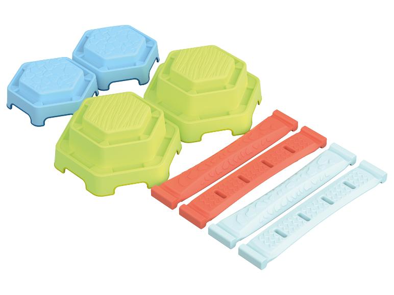 Hexagones empilables et bandes de jeu colorées.