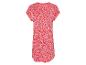 Robe t-shirt à fleurs rouges et roses.
