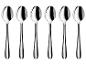 Six cuillères de table argentées et brillantes disposées verticalement sur fond blanc.