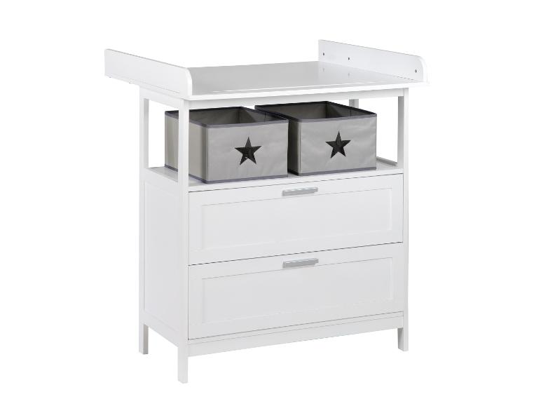Table à langer blanche avec deux tiroirs et deux boîtes de rangement grises avec étoiles.