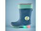 Bottes de pluie bleues avec des semelles lumineuses.