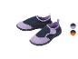 Chaussures d'eau violettes et noires avec détails cousus.
