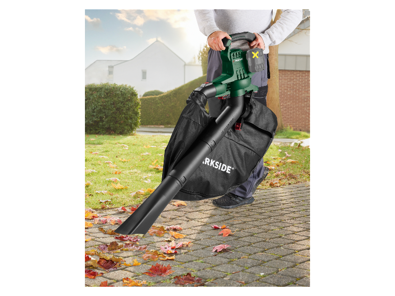 Un homme utilise un souffleur à feuilles Parkside pour nettoyer les feuilles d'automne.