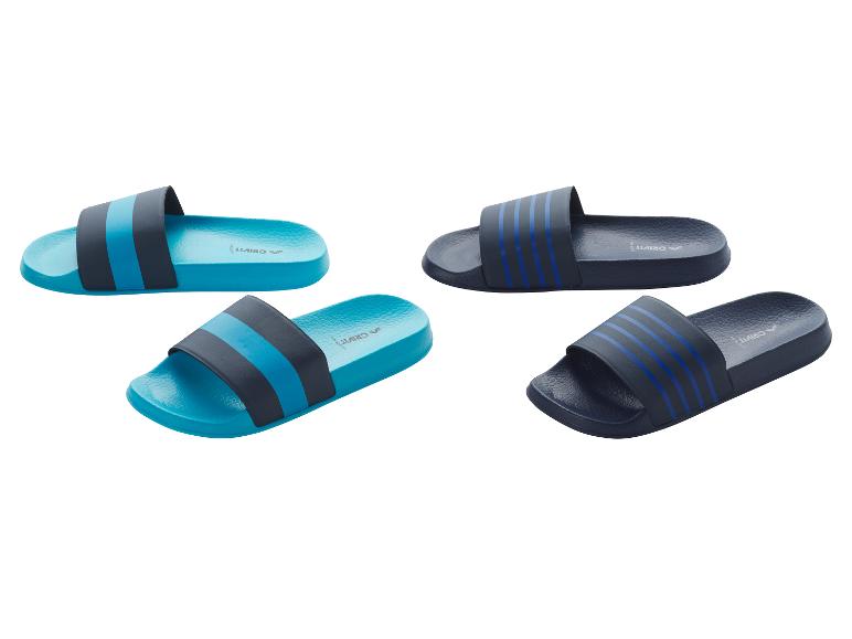 Deux paires de claquettes turquoise et bleu marine, avec des rayures sur le dessus.