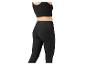 Leggings et top noirs de sport.