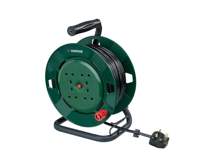 Enrouleur de câble électrique vert PARKSIDE avec quatre prises et une fiche britannique.