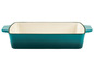 Un plat à gratin en fonte de couleur turquoise.