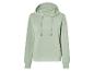 Un sweat-shirt à capuche vert clair.