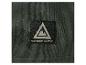T-shirt vert Outdoor Supply avec logo triangulaire.