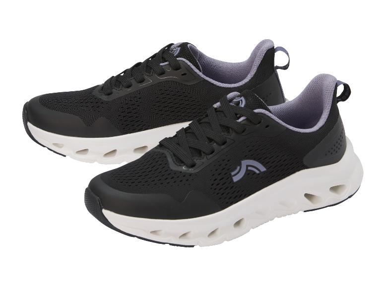 Chaussures de sport pour femme CRIVIT en noir avec semelle blanche.